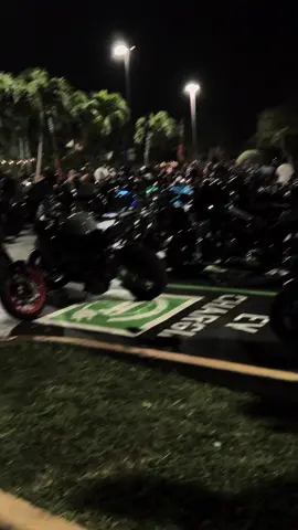 Bike meeting Miami 😈 #fyp #parati #foryourpage #foryou #motorcycle #bikesoftiktok #biker #bikelife #bikerboy #bestdriver #bike #biketok #bikerlove 