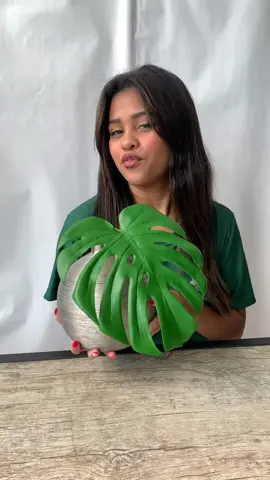 Faça você mesmo um arranjo artificial de costela de adão permanente! É tão fácil que você tem que reproduzir em casa também. Acesse: https://www.decorafloresartificiais.com.br/plantas-artificiais/haste-de-costela-de-adao-planta-artificial-revestida-em-silicone Atendimento personalizado: 11 97106-9652 #costeladeadao #plantasartificiais #decoraçao #desingdeinteriores #DIY #arranjoartificial #façavocemesmo