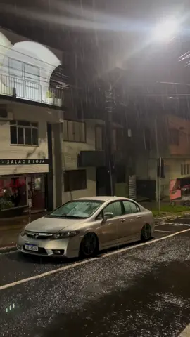 Tudo pela cena🎬🔥 #civic  #motivation  #tiktok  #chuva  #noite  #honda  #hondacivic #rebaixados #baixos  #carrobaixo