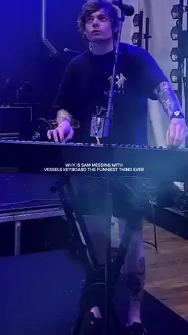 #SLEEPTOKEN - THE WAY HE RUNS AWAY AT THE END IS SO FUNNY TO ME AND IDK WHY #sleeptoken #sleeptokenband #sleeptokenworship #IIsleeptoken #iiisleeptoken #ivsleeptoken #vesselsleeptoken #samhallett #samsleeptoken #worship #fyp #fypシ #fypage 