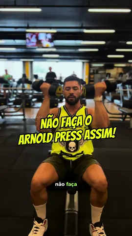 ✔️ ESSA A MELHOR E MANEIRA C0RRETA DE REALIZAR O ARNOLD PRESS, um excelente exercício com ênfase em DELTÓIDE ANTERIOR.  • #ombro #treinodeombro #desenvolvimento #arnoldschwarzenneger #musculacao #shape #academia 