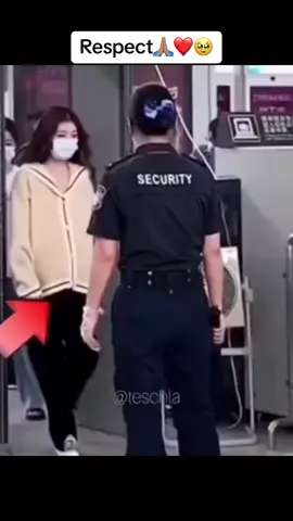1 minute of kindness  #faithinhumanityrestored #humanity #heroes #hearttouching #heartwarming #goodhumans #respect #actsofkindness 