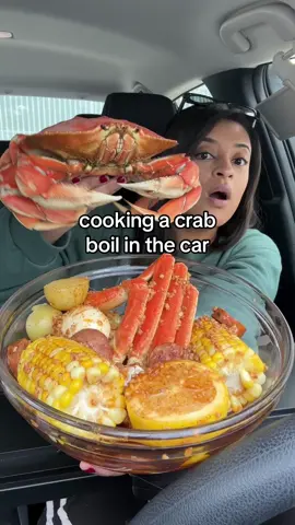 cooking a crab seafood boil in the car #fyp #fypシ #seafood  #crab #cooking #snowcrab #mukbang #eating #crablegs #asmr #seafoodboil #recipes #foodtiktok #foryou #foodreview #FoodTok #food #hack #Foodie #viral #secretmenu 