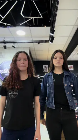 Resolvemos entrar pra trend mais famosa do momento, hoje com participação especial das estagiárias da loja 😂🫶🏼 #trending #trend #viral #explorer #explorar #blue 