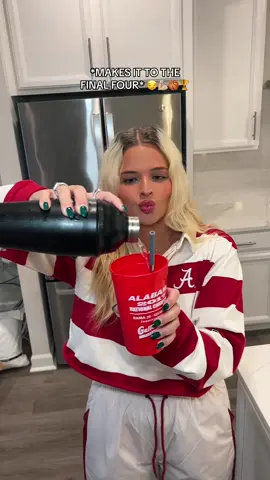 basketball school???😜👏🏼🏀 & an excuse to drink! #universityofalabama #basketball #bama #collegebasketball #college #alabama #collegelife #goingout #finalfour #basketballgame #fyp #MarchMadness 