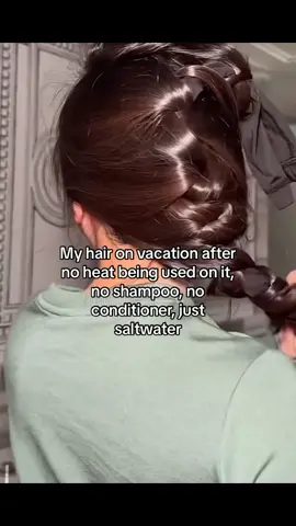 Guys i promise i wash my hair but sometimes on vacation i can go linger without washing it bc its so nice #vacation 