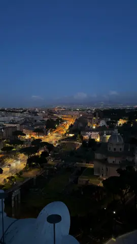 The warm lights of Rome #italy #roma #colosseum #countyside 