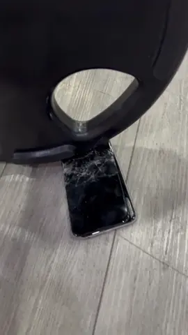 Se daño mi celular en el Gym 😢 #personalizacion #HistoryTime #celular 