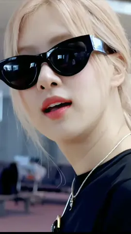 Mê cách Rosé liếm môi🤣 #blackpink #rosé #roses_are_rosie #viral 