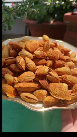 Hạt hạnh nhân rang nguyên cả vỏ Thơm Bơ béo ngậy đây ạ #vuahatne #food #anvat #hathanhnhan #hanhnhanrangbo #hanhnhan 