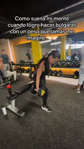 Aún hay mucho por mejorar pero que fuerte me siento 🍑🔥 #Bulgaras #gymrat #GymTok #training #glutesworkout 
