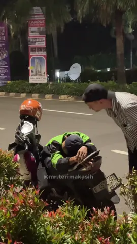 Perlakukan orang sebagaimana Anda ingin diperlakukan! Keberuntungan selalu kembali! 🫶🏼