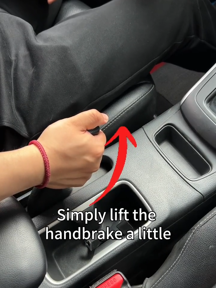 Novices should be aware that using the handbrake incorrectly is very dangerous #driving #funny #car #tips