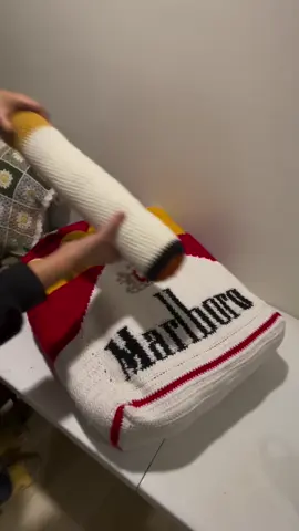 Giant crochet Marlboro box and cigarettes 🚬 📹 : @I ♥︎ Spencer Shay  #fyp #foryoupage #TikTokFashion #crochet #marlboro #smoke #creative 