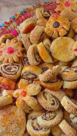 #الشعب_الصيني_ماله_حل😂😂 #اكسبلورexplore #اكسبلور_تيك_توك #اكسبلور_explore  مقادير كيلو كليجة كيلو طحين مايعادل ٨ كواب طحين صفر خاشوكة هيل مطحون خاشوكة خمره خاشوكتين روبه خاشوكتين حليب اذا ممتوفر بلاه  ٥٠٠ غرام من زبده او دهن حر  كوب حليب سائل لعجن تخمير نص ساعه فرن غازي او كهربائي نار فوك وجوه حراره ٢٠٠ مدة عشر دقايق الى خمسة عشر دقيقه