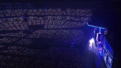 Holy sh!t….i didn’t realize seating went up this high…this is just a skz fanmeeting…🤯 #StrayKids #fyp 