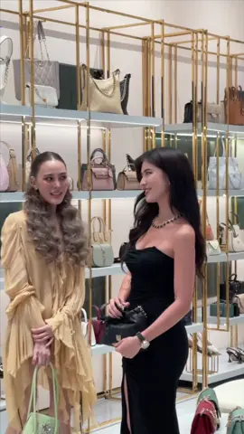 Got the chance to meet the Iconic actress Janie Tienphosuwan at LYN event today 🥹🤍