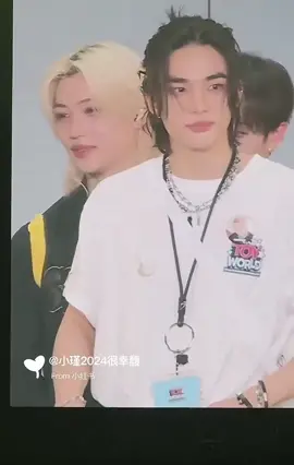 Hyunjin and Felix doing daisuki dayo challenge 🤍💙  #hyunlix #hyunjin #felix #straykids 