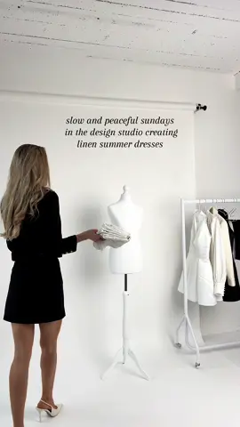 sundays as a fashiondesigner🤍 #fashionbrand #luxury #linendresses #summerdresses #sunsetadore 