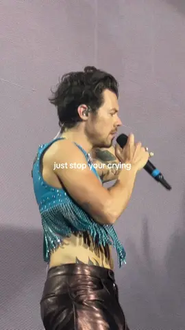 in honor of Sign of the times being 7 years old. #harrystyles #signofthetimes #loveontour #hslotbarcelona #loveontourbarcelona 