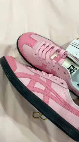 sooo inlove ⋆౨ৎ˚⟡˖🤍 @holaa  #onitsukatokuten #pink #coquette 