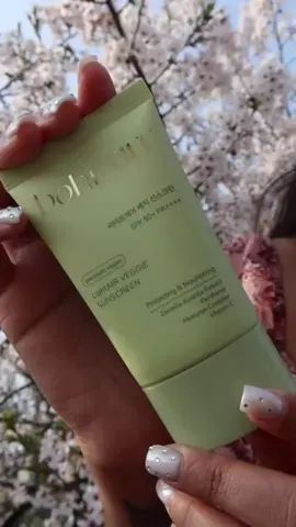 ✨Premium-class vegan sunscreen cream with modern hybrid filters containing hyaluronic acid, panthenol, and centella asiatica. This functional dual-action cosmetic reliably protects the skin from ultraviolet rays with SPF 50+ PA++++ while effectively nourishing it. ☀️ @bohicare.global @bohicare_official @nurilounge.official  #bohicare #bohicarecosmetics #beauty #skincare #koreancosmetics #nurilounge 