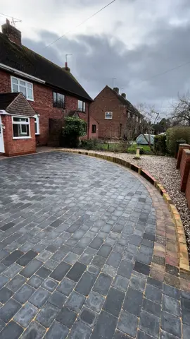 Sometimes we do driveways 💁🏼‍♂️