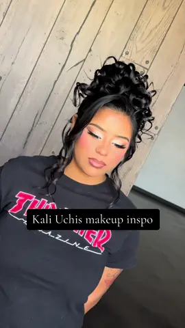 #makeuplook #kaliuchis #kaliuchismakeup #birthdayglam #photoshoot #photoshootmakeup 
