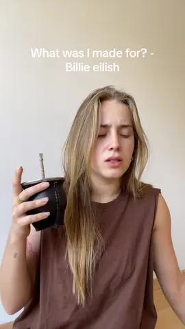 Pare porque me golpearon los vecinos jajajajaja #billieeilish #whatwasimadefor #vecinos 