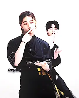 this hyunjin 😫🙏🏻 #hyunjin #edit tags @𝐘𝐔𝐍𝐈𝐗𝐀𝐄⋆ @http.돼끼 @𝙃𝙬𝙖𝙟𝙞𝙣𝙣𝙞 樂 @⭒★ASTERIA★⭒ @cher 樂★ @︎︎jjeongily 