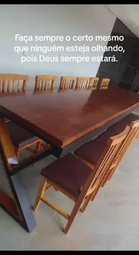 Mesa de 12 cadeiras em peroba Rosa.