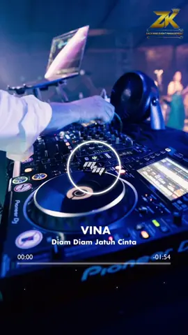 Diam diam jatuh cinta ek? 🤪💃🏻 #diamdiamjatuhcinta #jbstyle🔥 #klstyle #melakahawau #dugemremix #vclubkualalumpur #vinahouse 