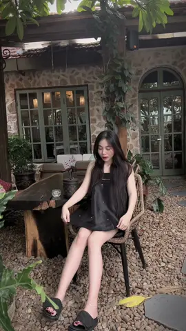 là anh hồi đó hay là em bây giờ cô đơn đứng giữa ngã ba tình ☺️