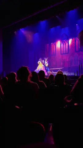 Girls night out with dinner and a show💛  #fyp #girlmom #contentcreator #dayinmylife #girlsnight #content #Lifestyle 