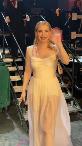 You’re looking absolutely gorgeous as a #CMTAwards presenter tonight, #EmmaRoberts 👏