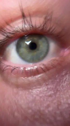 You always tell me how much you love the colour of my eyes.. i just can’t quite tell what colour they actually are! #eyes #eyecolorchallenge #eyecolor #blueeyes 