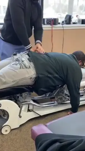 fart during chiropractic session #chiropractic #fart #chiropractor 