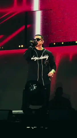 Vuelve - Carnal Ft. Daddy yankee, Farruko #vuelve #farruko #daddyyankee #carnal #musicologoymenes #carnaledition #recuerdosdesbloqueados #2012 #2011 #reggeatonantiguo #clasico #puertorico #colombia #chile #argentina #peru 