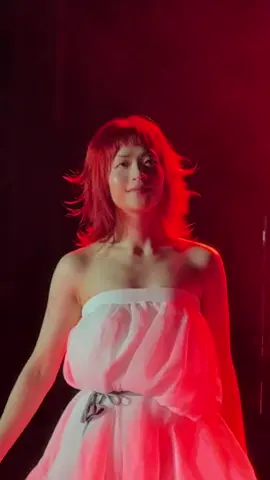 người cô đơn nghe 'và thế giới đã mất đi một người cô đơn' live version 🤓 vẫn là @lil manh tại @CAM by 8  #marzuz #camby8thetheatre #camgala