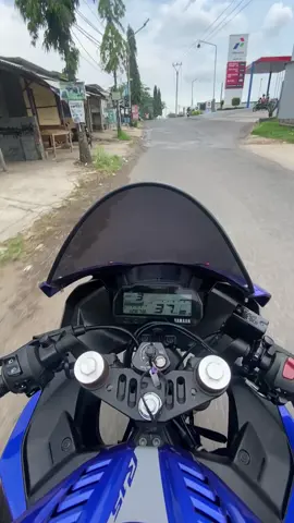 banyak nya user matic user kompling numpang lewat hehehe#like #ownerranjer #r15v3_love #r15v3 #r15v3_love #r15v3lovers #r15v3indonesia #capcu #motor 