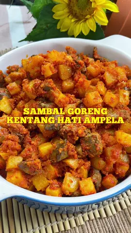 SAMBAL GORENG KENTANG😍 menu yang wajib banget ada kalo lebaran!! Atau kalian suka skip menu ini? 🔽RESEP🔽 SAMBAL GORENG KENTANG HATI AMPELA BAHAN: 1 kg kentang potong dadu 4 lembar daun salam  10 lembar duan jeruk 2 sdm santan instant 1 ½ sdt gula 1 ½ sdt kaldu ayam bubuk 1 sdt penyedap ½ sdt lada 2 sdm CABE GILING PASAR (kalo mau skip ini tambahin 12 buah cabe merah keriting di bumbu halus) hati hati suka asin cabe giling pasar BUMBU HALUS: 45 buah cabe merah keriting 15 butir bawang merah 10 butir bawang putih 1 jempol lengkuas 3 batang sereh ½ jempol jahe 8 butir cabe rawit 5 butir kemiri sangrai ATI AMPELA:( rebus 20 menit) 7 buah hati 7 buah ampela 2 jempol jahe 10 lembar daun jeruo 2 batang sereh 6 lembat daun salam 1 jempol lengkuas 1 sdm garam 1 ½ liter air