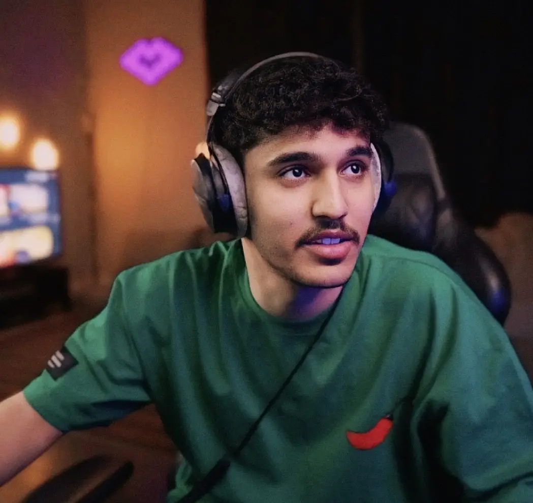 سينباي 🤎🤎. #HamadSenpai #حماده #falcon #falcons #فالكون #فالكونز #fyp #explore #tiktok #الشعب_الصيني_ماله_حل😂😂 