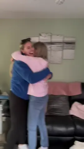 Surprising my mum after living in Australia #homecomingsurprise #australia #ireland 