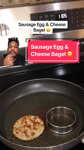 Sausage Egg & Cheese Bagel 😋 #sausageeggandcheese #bagels #breakfast #mcdonalds #homemade #breakfastideas #greenscreenvideo #tasty #Foodie #delicious #enjoy 