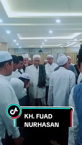 KH. FUAD NURHASAN (Pengasuh Ponpes. Sidogiri) Menghadiri Haul Akbar Syaichona Moh. Cholil yang ke 102