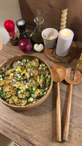 Smashed potato salad 😮‍💨🤌🏼 You should give it a try! #smashedpotatoes #potatochips #potatosalad #EasyRecipe #DinnerIdeas 