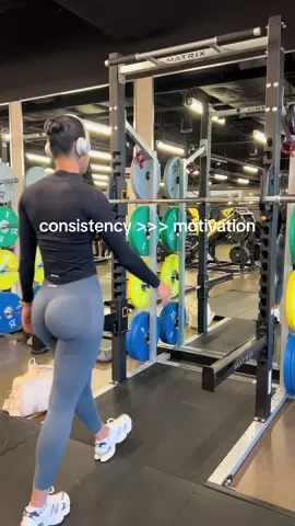 motivation is great, but consistency is key. people often ask me: how I stay so motivated to workout everyday and eat so healthy. Truthfully, I am not always motivated but I am consistent. Push yourself to actually do the things you say you want to. Create a schedule and stick to it. On the days you lack motivation, continue to show up for yourself. gymfit: @DFYNE  code: SAVANNAH consistency > motivation 