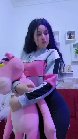 لكل حدا عملتلو قيمة وطلع ما بيستاهل كندر….👠🤫🤭حلو عنا بلا وجع راس