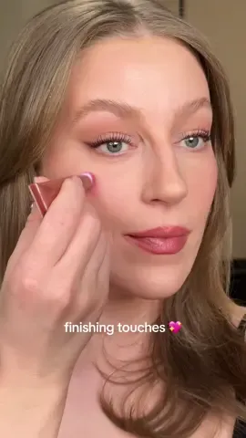 Blush & highlighter are some of my favorite final touches 🪄💖 gotta make sure I always have enough glow ✨ @Charlotte Tilbury Beauty Light Wand in Pinkgasm & Spotlight #makeup #beauty 