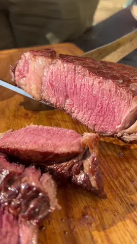 🔥 Der FENNEK 2.0 😋 • #outdoorcooking #outdoorkitchen #grill #outdoor #food #grilling #bushcraft #camping #barbecue #bbqlife #Outdoors #cooking #outdoorliving #bbqlovers #steak #firecooking #scampi #cookingwithfire #fire #meat #campfire #salmon #flammlachs